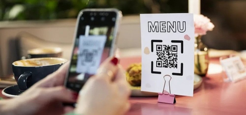 Deputado baiano quer proibir bares e restaurantes de oferecer cardápio exclusivamente digital