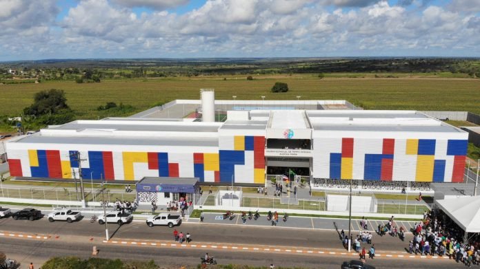 Em Crisópolis, Governo do Estado entrega obras de Educação, Segurança e Infraestrutura