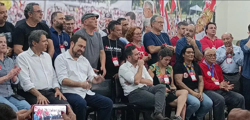PT oficializa apoio a Boulos para prefeitura de São Paulo e abre mão de candidatura
