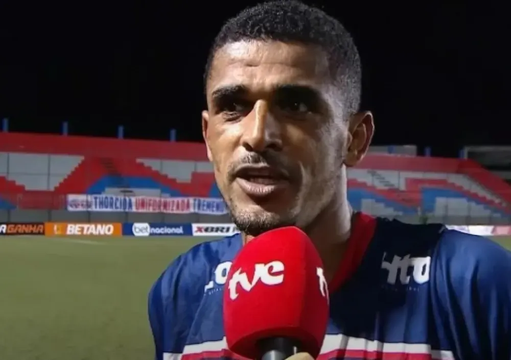 Atacante do Bahia de Feira morre durante treinamento