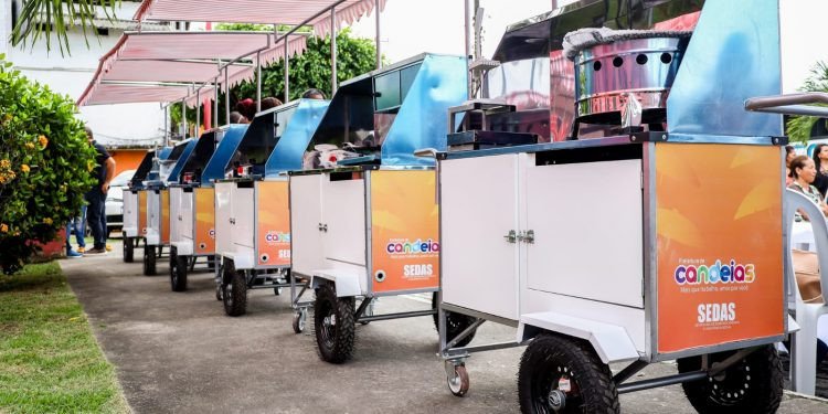 Candeias: carrinhos de lanches são entregues para incentivar o empreendedorismo no município