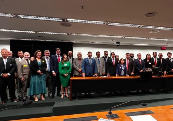 Prefeitos baianos buscam apoio da bancada federal frente à crise financeira nos municípios