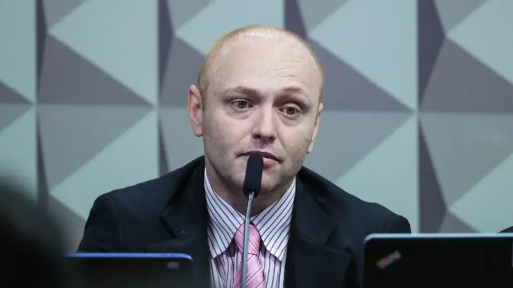 Bolsonaro assegurou indulto caso fosse preso, diz Walter Delgatti à CPMI