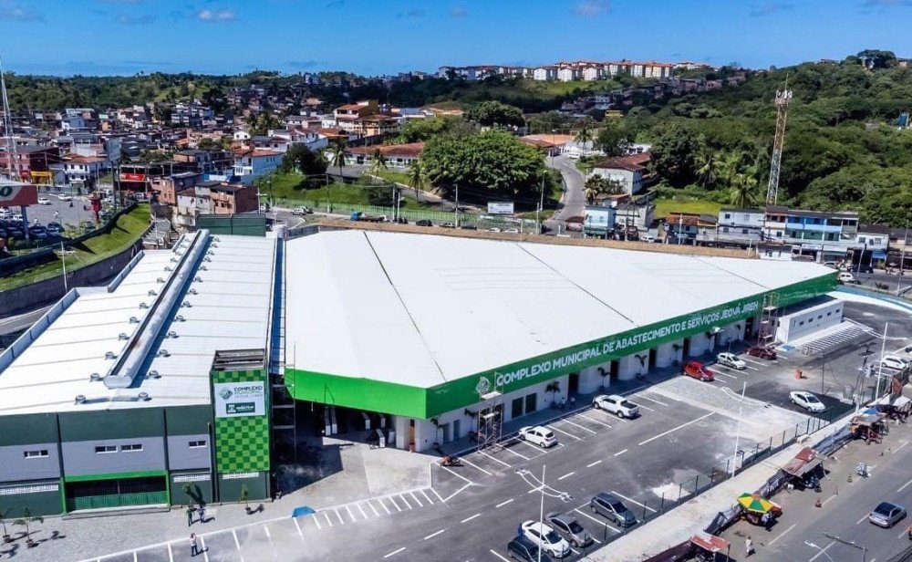 Comerciantes do Mercado Municipal de Simões FIlho acusam prefeito de intolerância religiosa