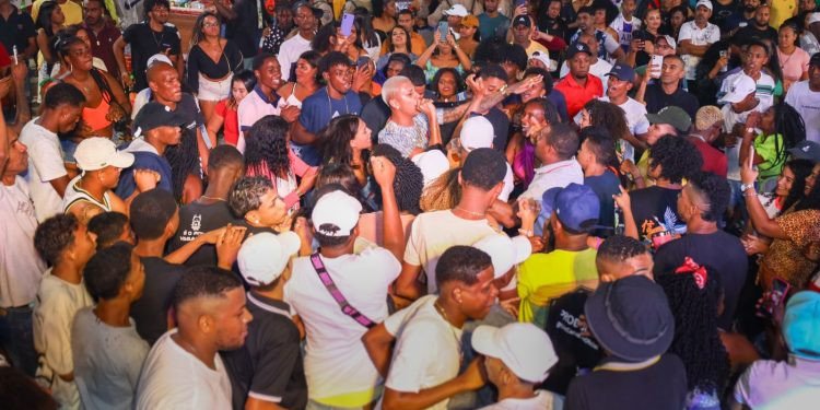 Arrocha e pagode marcam o 1º dia da festa de São Roque em Caboto