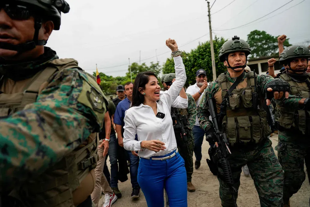 Após assassinato e ameaças, Equador terá 2º turno com disputa entre indicada de Rafael Correa e empresário