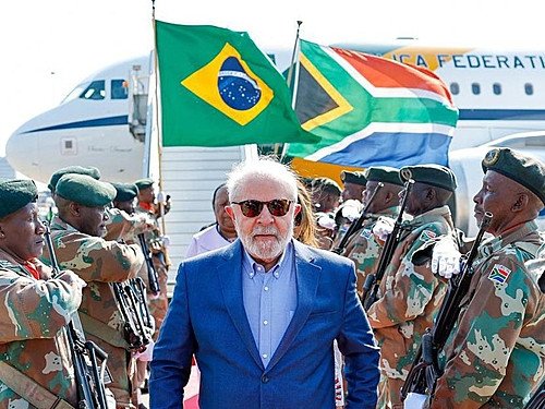 Lula chega à África do Sul para 15ª Cúpula do Brics