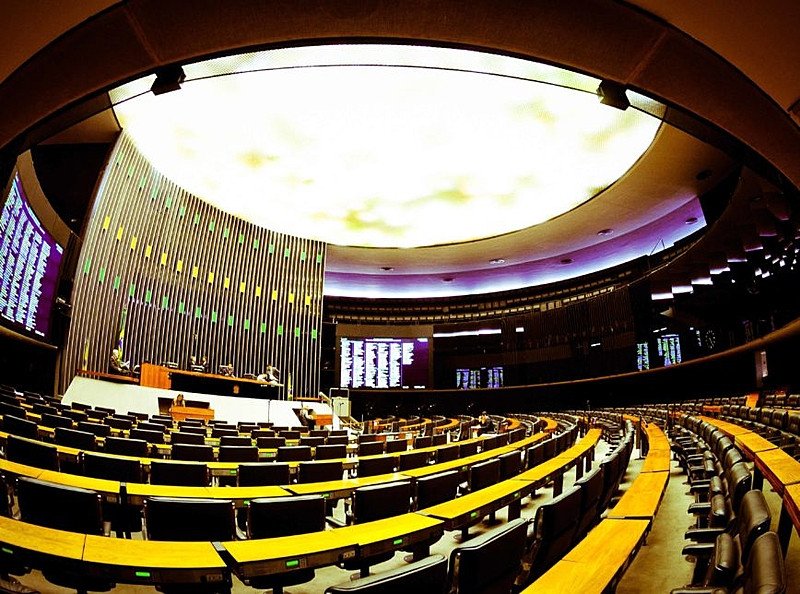 Novo arcabouço fiscal pode ser votado nesta terça (22) no plenário da Câmara