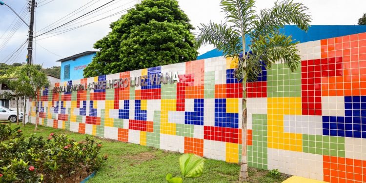 Candeias: Prefeitura entrega mais uma escola totalmente revitalizada