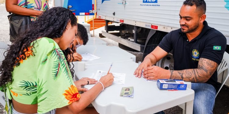 Candeias: “TRE em todo lugar” realiza mais de 200 atendimentos no município