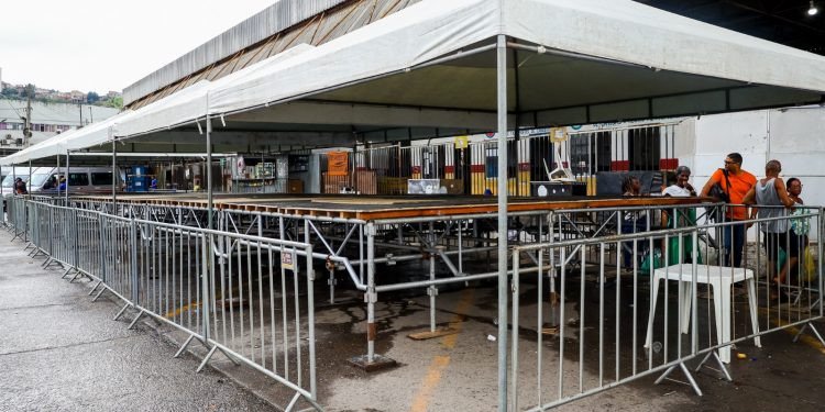 Candeias: Estrutura para desfile de 7 de setembro começa a ser montada