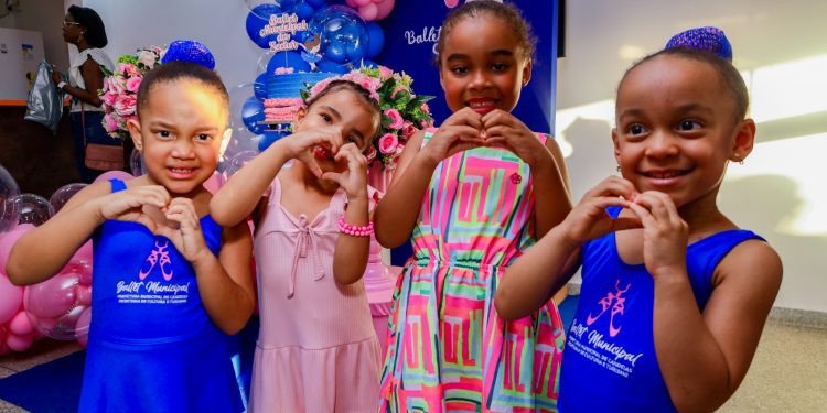 Candeias: Prefeitura fornece kit de fardamento para alunos do Ballet Municipal