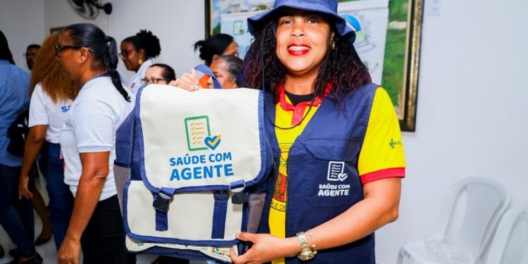 Candeias: Prefeitura entrega kits para agentes de saúde do Município