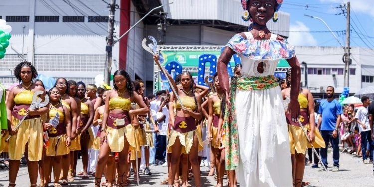 Candeias: Grande público prestigia desfile pelos 200 anos da Independência do Brasil, na Bahia