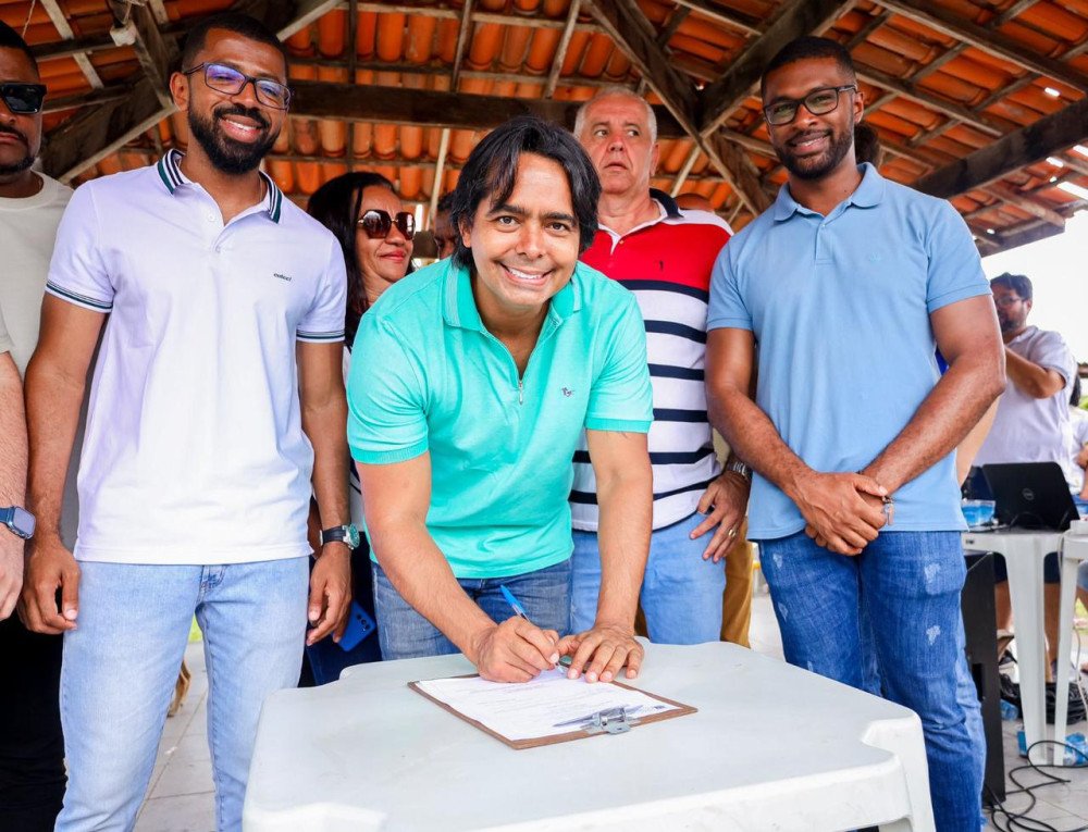 Candeias: Prefeito assina ordem de serviço para construção da praça do Condomínio 1 e 2 no Ouro Negro