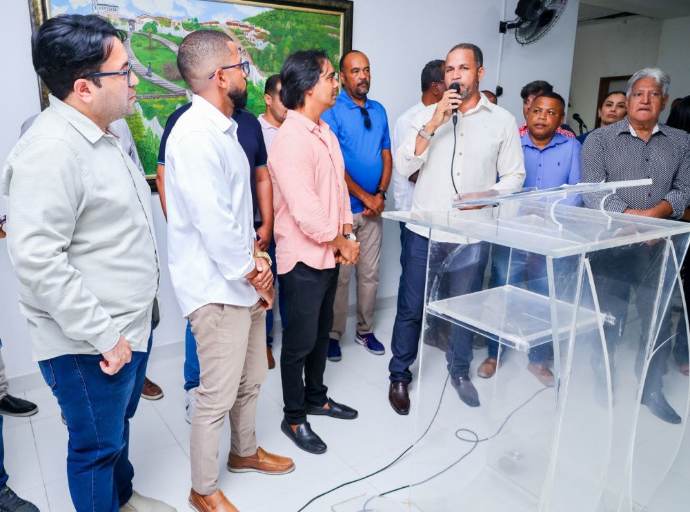 Candeias: Prefeito empossa secretários de Serviços Públicos e Agricultura e Pesca