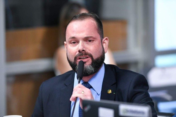 Ex-secretário de Bolsonaro chora e diz que Dutra 