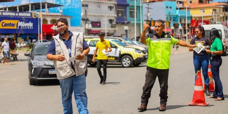 Candeias: Blitz educativa leva conscientização aos condutores do município