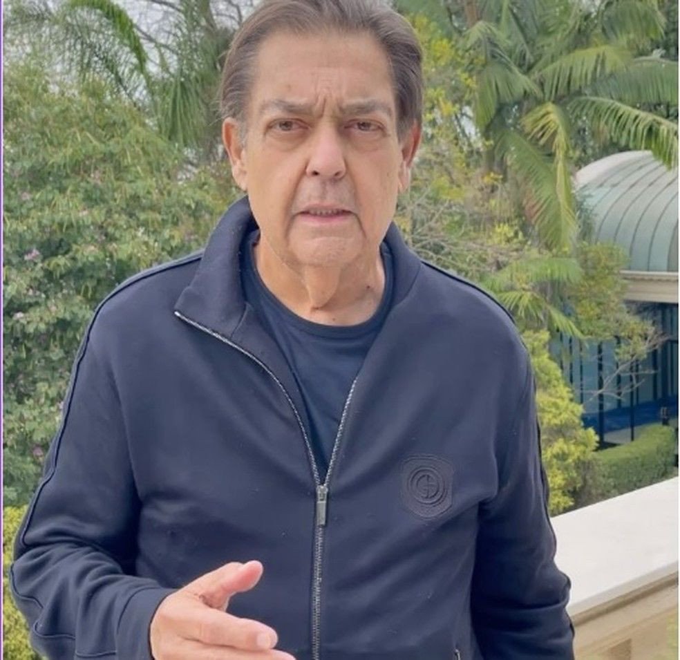 Faustão recebe alta e deixa hospital em SP