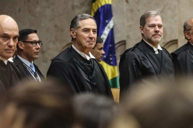 Deputados compartilham por WhatsApp mensagem com críticas ao Supremo