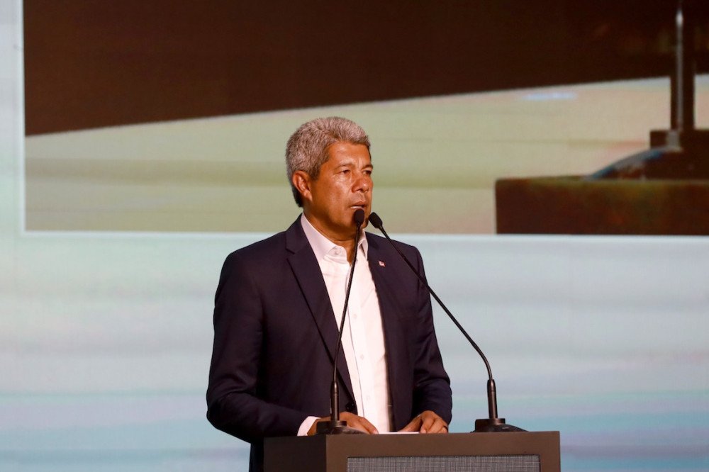 Jerônimo anuncia projeto de lei que isenta IPVA de veículos elétricos 