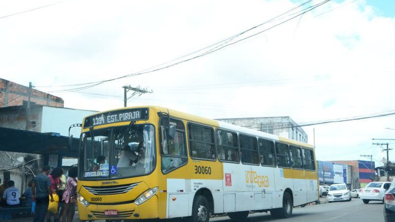 Salvador Ônibus param de circular em Plataforma após troca de tiros entre facções