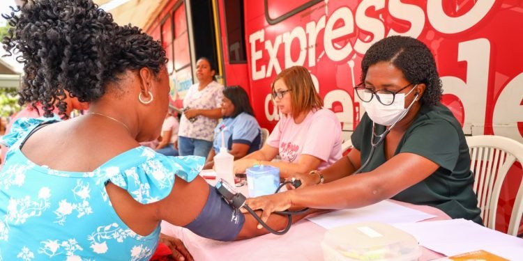 Candeias: Prefeitura realiza mutirão itinerante em alusão ao outubro rosa