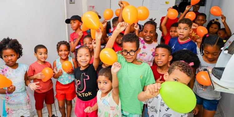 Candeias: SEDAS promove atividades e brincadeiras em alusão ao Dia das Crianças