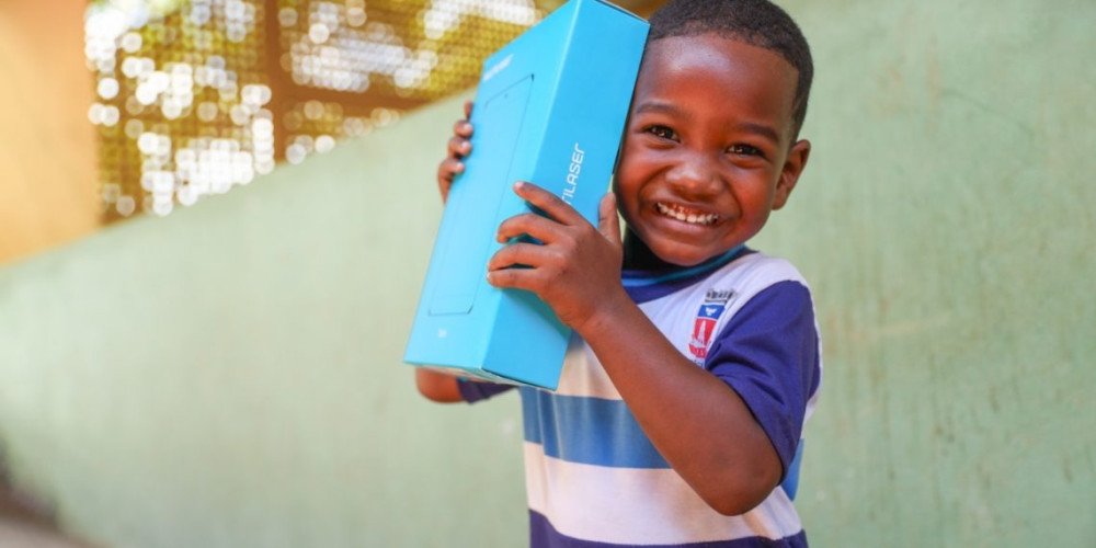 Candeias: Entrega de tablets da Rede Municipal de Ensino chega nesta quinta (26) aos alunos da sede; ao todo serão entregues 11 mil tablets