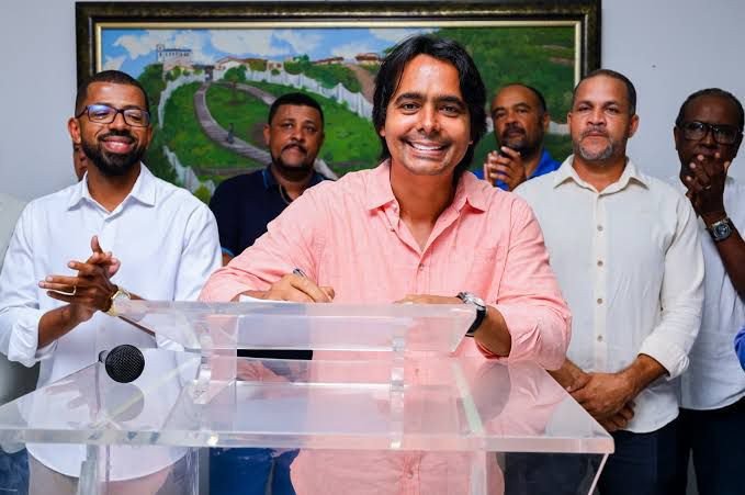 Candeias: Antecipação de salário e primeira parcela do 13º injeta mais de R$ 21 milhões na economia local