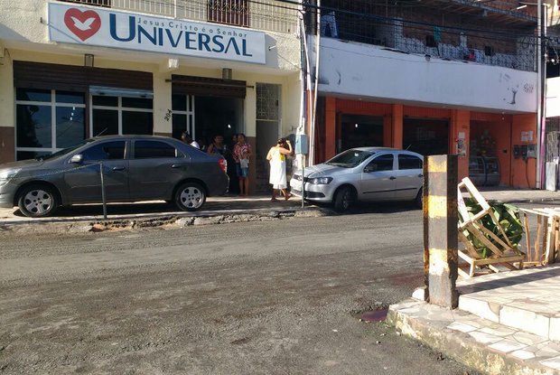 Jovem é morto a tiros em frente à igreja no bairro de Mata Escura, diz polícia