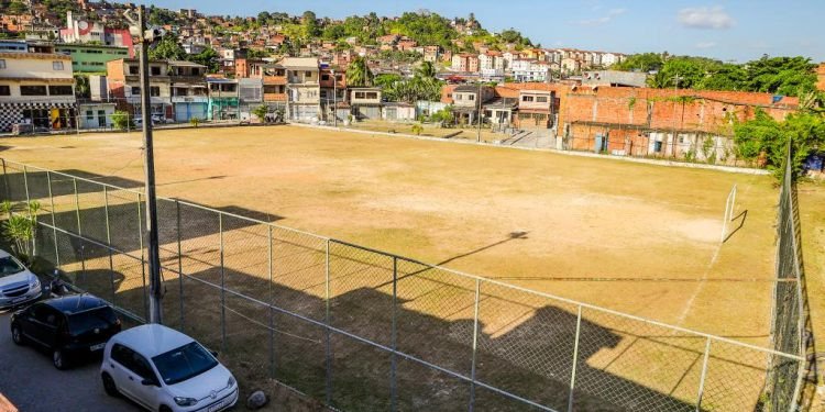 Prefeitura realiza sonho antigo da população e assina OS para reforma do campo da Saboaria