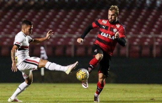 Vitória encara o São Paulo em busca de recuperação no Brasileiro