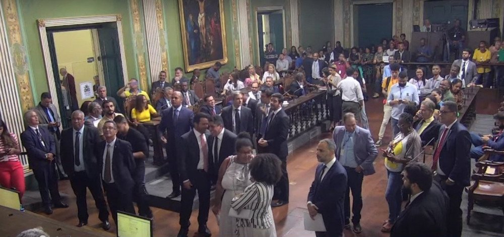 Câmara de Salvador aprova subsídio de R$ 205 mi para empresas de ônibus e mais R$ 100 mi de anistia