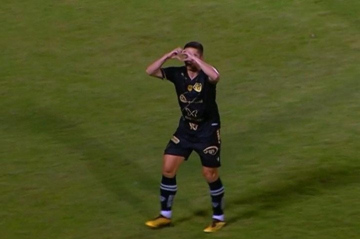 Vitória vence Sport no Barradão e complica adversário no campeonato