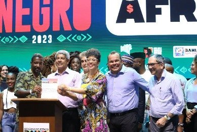 Bahia: Jerônimo sanciona lei que proíbe nomeação de condenados por racismo em cargos públicos