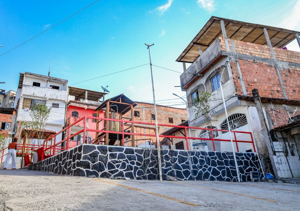 Prefeitura de Candeias leva infraestrutura à Rua Antônio Pena, no Centro