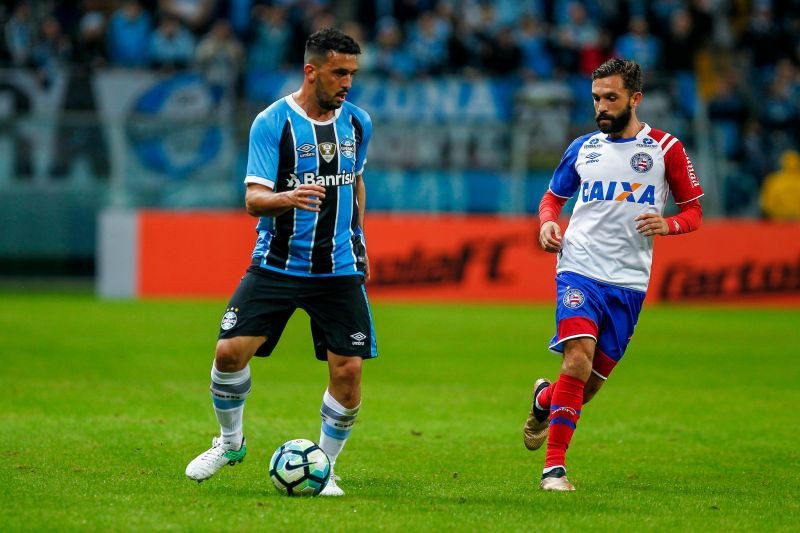 Bahia leva gol no fim, perde para o Grêmio e deixa escapar ponto fora de casa