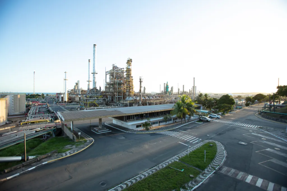 Acelen vai investir R$ 12 bilhões em energia renovável na Bahia