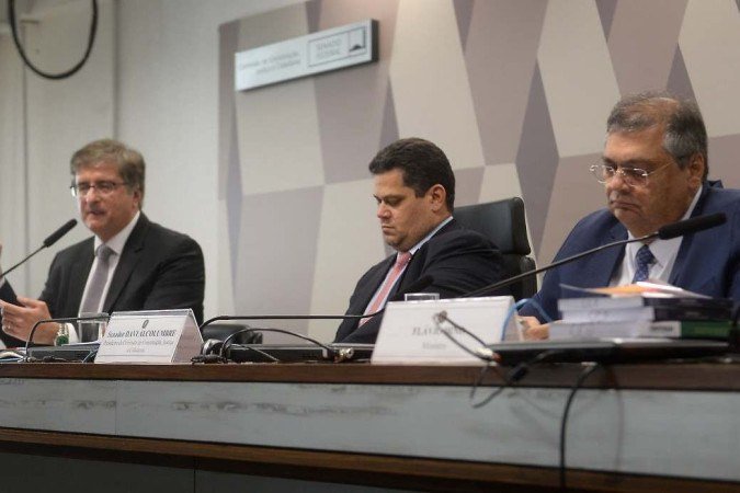 CCJ do Senado aprova indicações de Dino e Gonet para STF e PGR