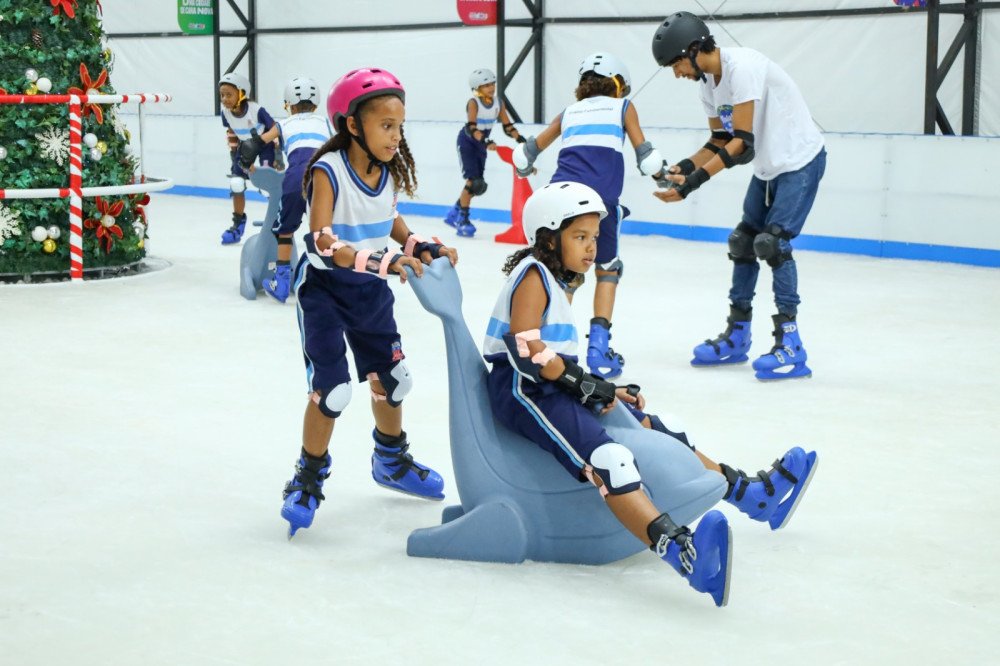 Candeias: Alunos da Rede Municipal vivem experiência de patinar no gelo