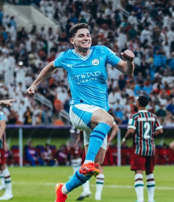 Com dois gols de Alvarez, City atropela Fluminense e fatura título inédito do Mundial de Clubes