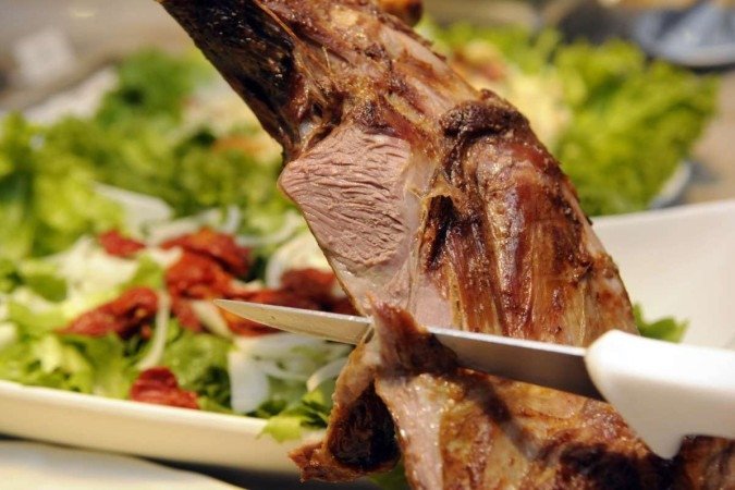 Carne mais barata: veja alimentos que ficaram mais acessíveis em 2023