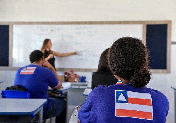 Alunos do 3º ano vão receber incentivo financeiro para fazer Enem
