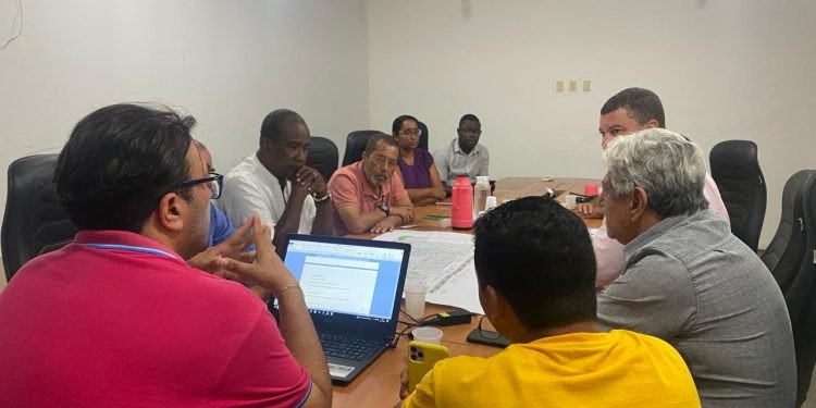 Comissão da “Nova Feira” realiza reunião para tratar sobre o início das obras de reforma da Central de Abastecimento