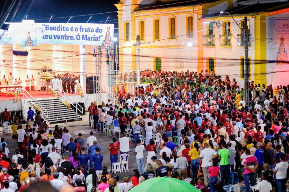 “Candeias tem pressa de Deus”, profetiza bispo de Cruz das Almas que celebrou pela primeira vez no Novenário