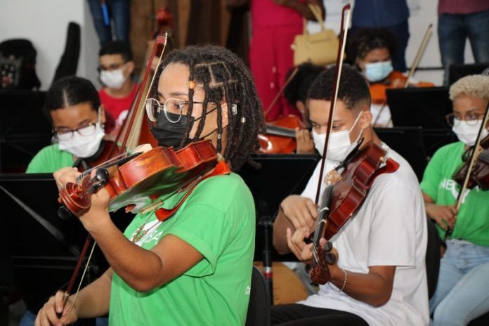 NEOJIBA oferece 370 vagas gratuitas para crianças e adolescentes na Bahia